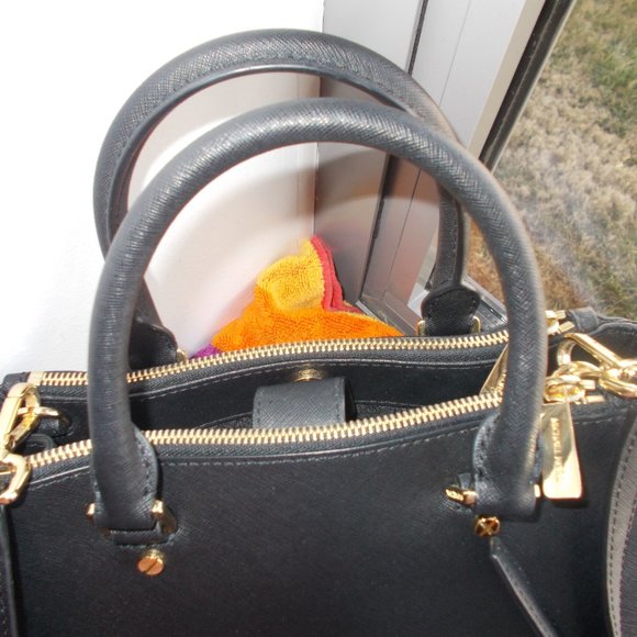Michael Kors Cynthiana Black Saffiano Leather Hand - Picture 6 of 13